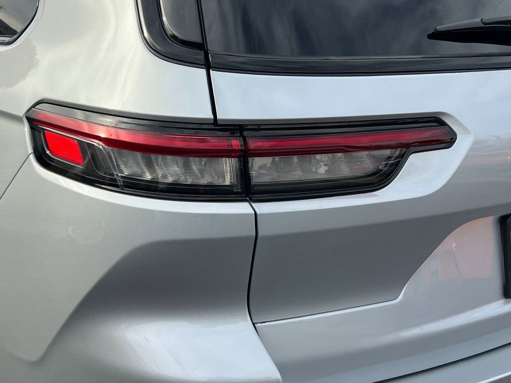 New 2025 Jeep Grand Cherokee L Limited w/ Black Appearance Package image 19