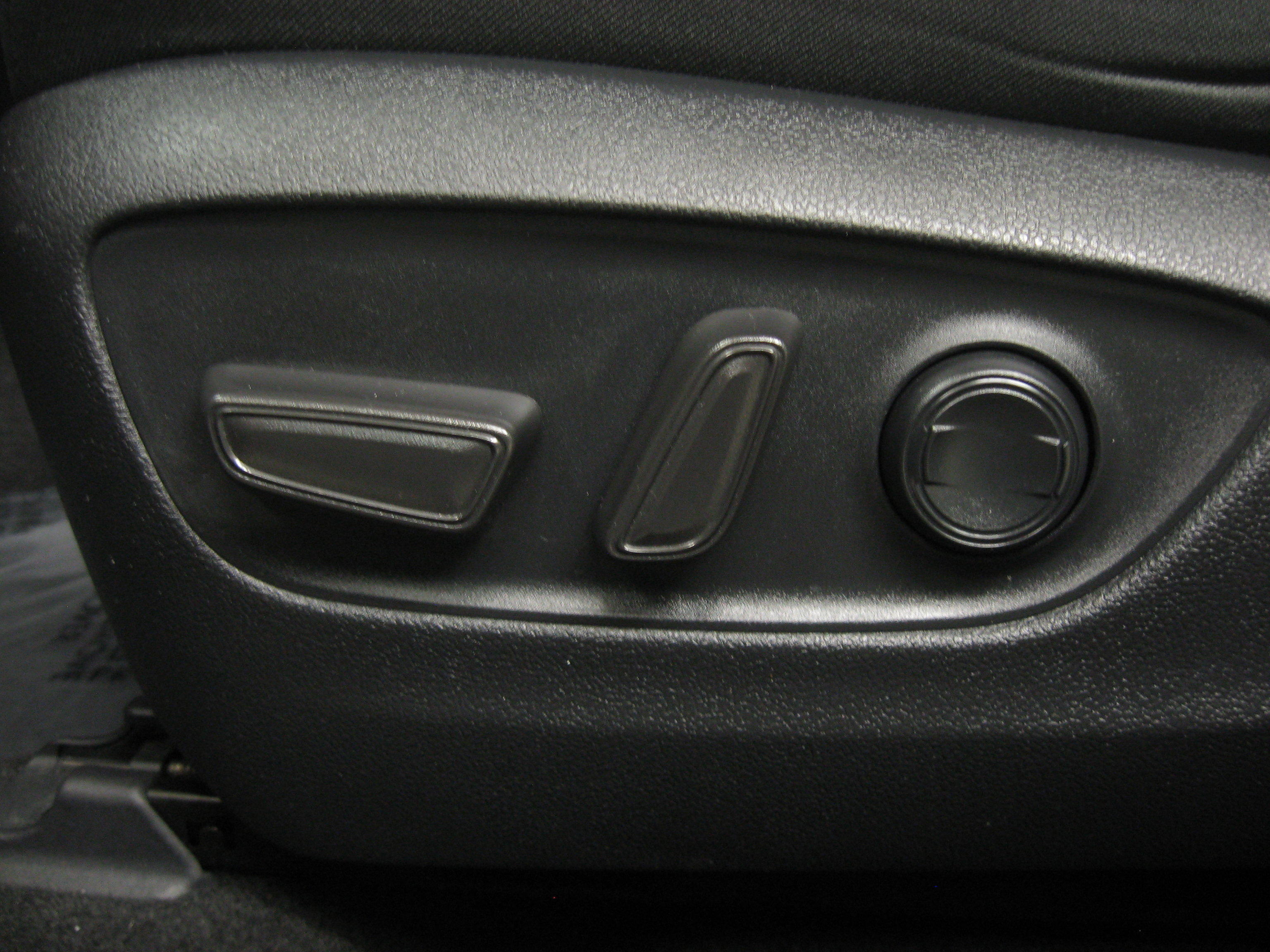 Used 2021 Toyota RAV4 XLE w/ Convenience Package image 13