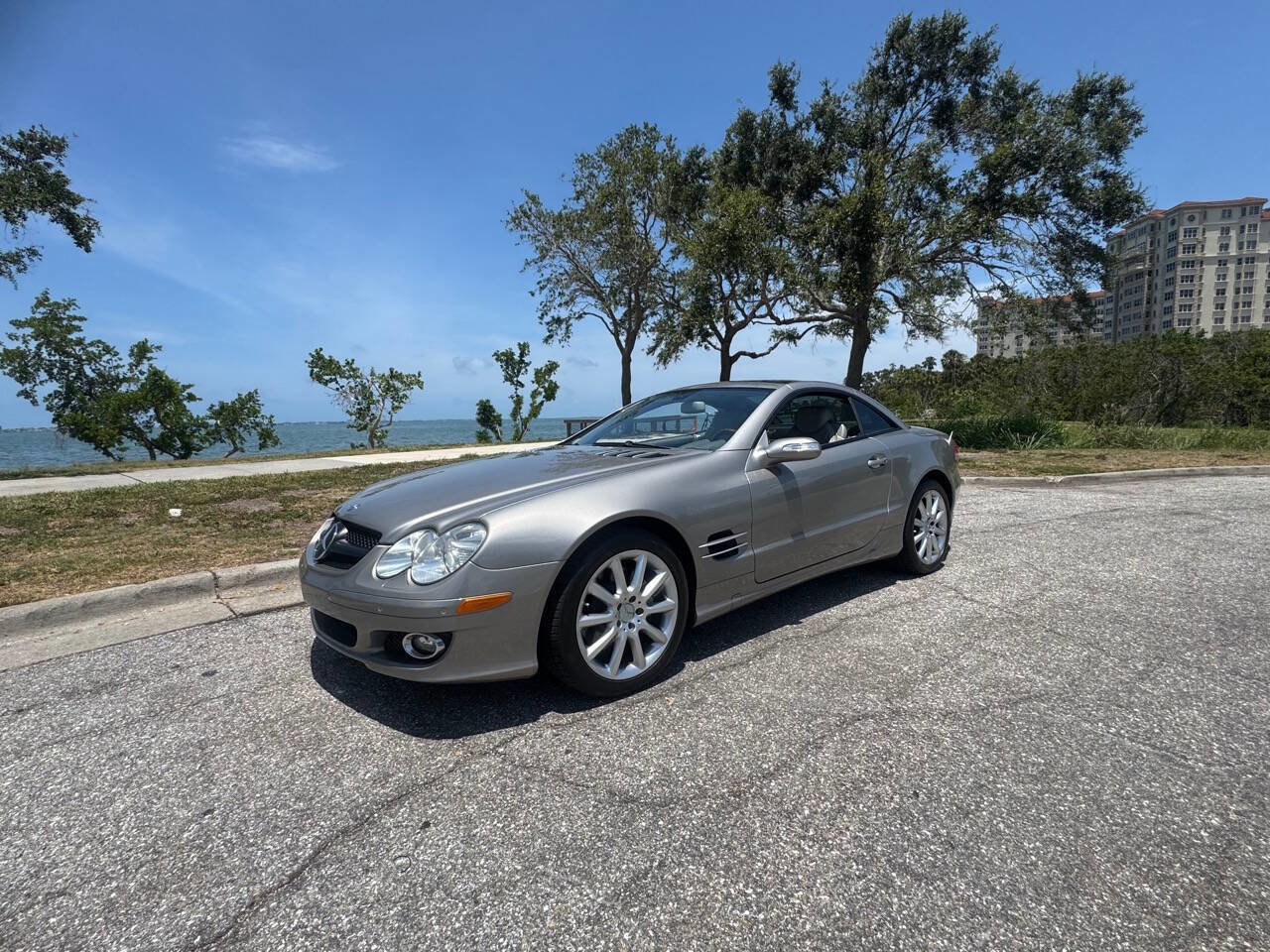 Used 2007 Mercedes-Benz SL 550 image 4