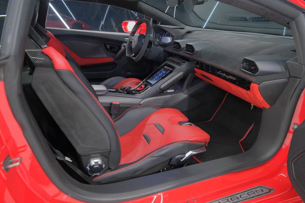 Used 2020 Lamborghini Huracan EVO image 27