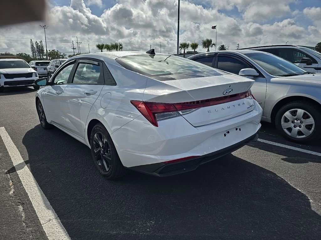 Used 2023 Hyundai Elantra Blue image 8