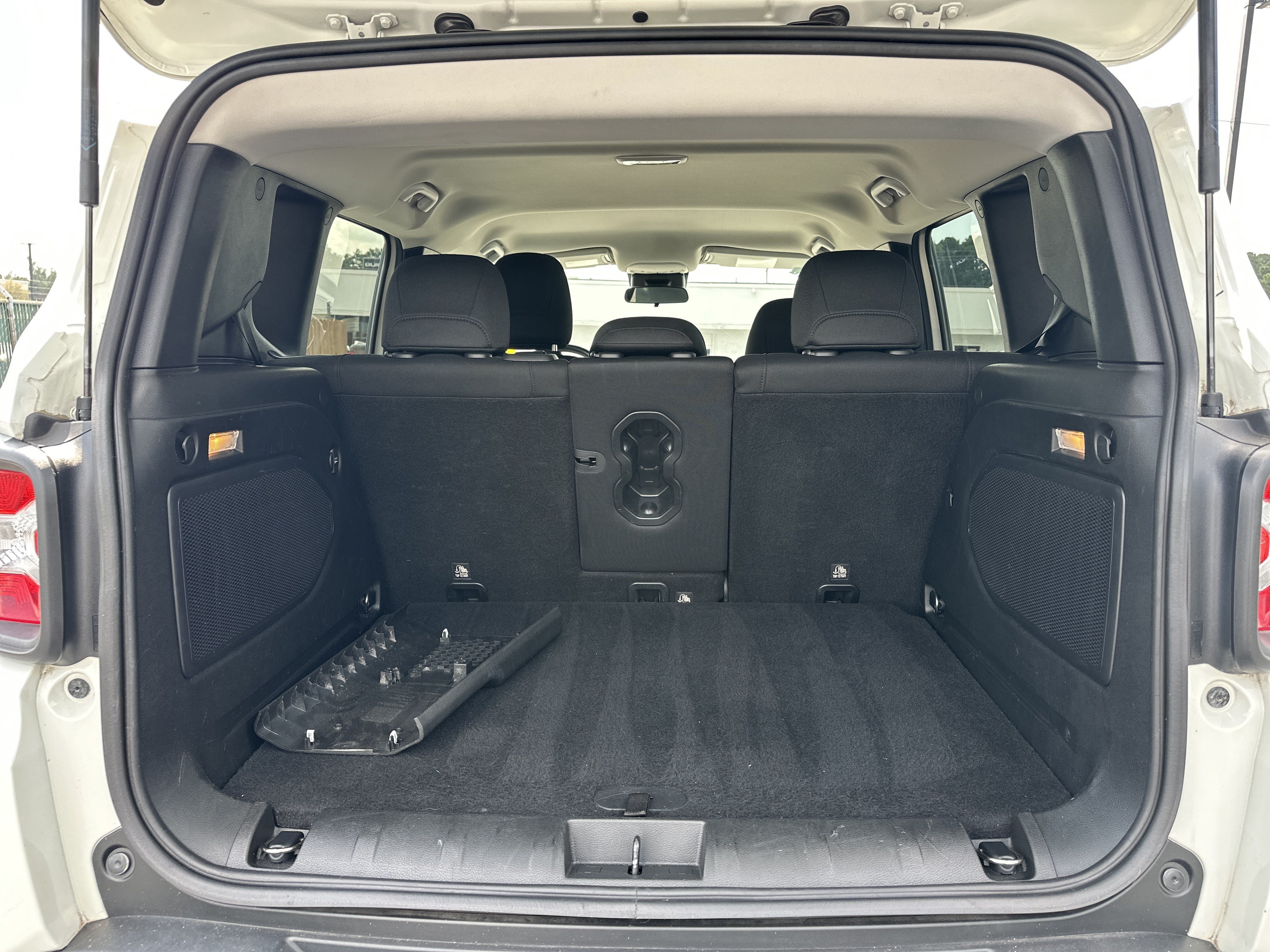 Used 2015 Jeep Renegade Latitude w/ Popular Equipment Group FWD image 14