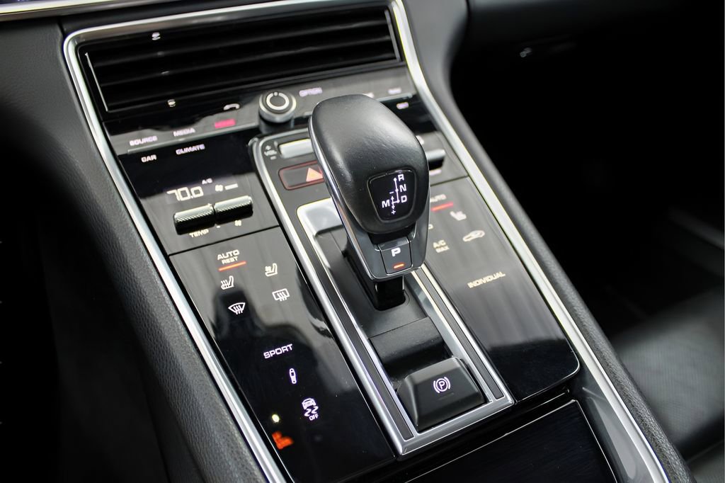 Used 2020 Porsche Panamera 4 AWD/4WD image 29