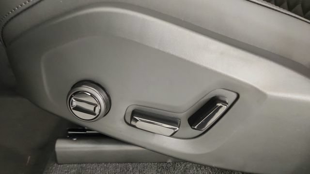 Certified 2025 Volvo XC90 B6 Core w/ Protection Package Premier AWD/4WD image 14