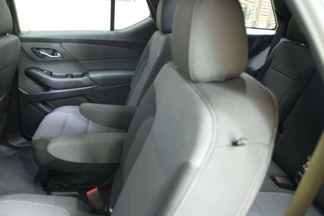 Used 2023 Chevrolet Traverse LT FWD image 9