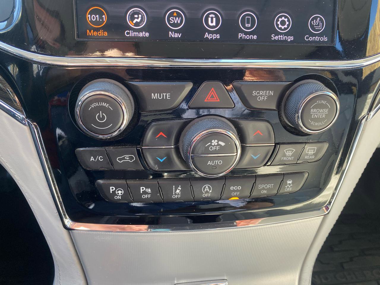 Used 2019 Jeep Grand Cherokee Summit AWD/4WD image 22