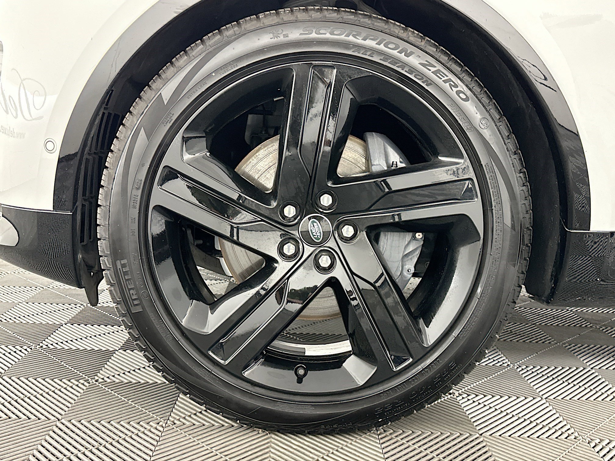 Used 2023 Land Rover Discovery HSE R-Dynamic image 37