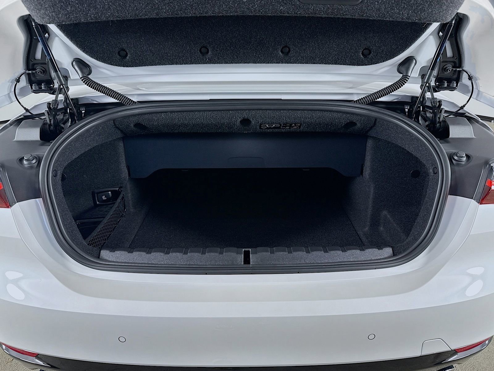 Used 2025 BMW 430i Convertible w/ Convenience Package image 27