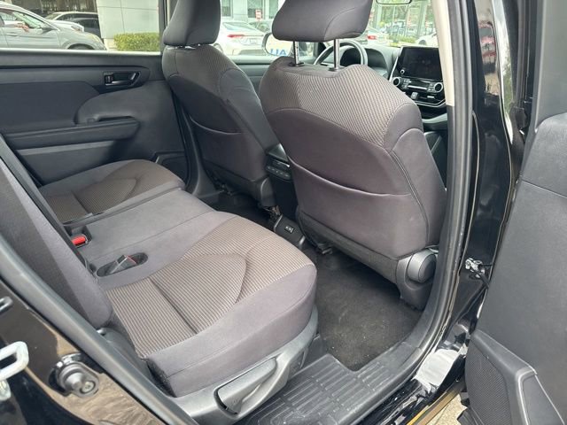 Used 2024 Toyota Highlander LE FWD image 17