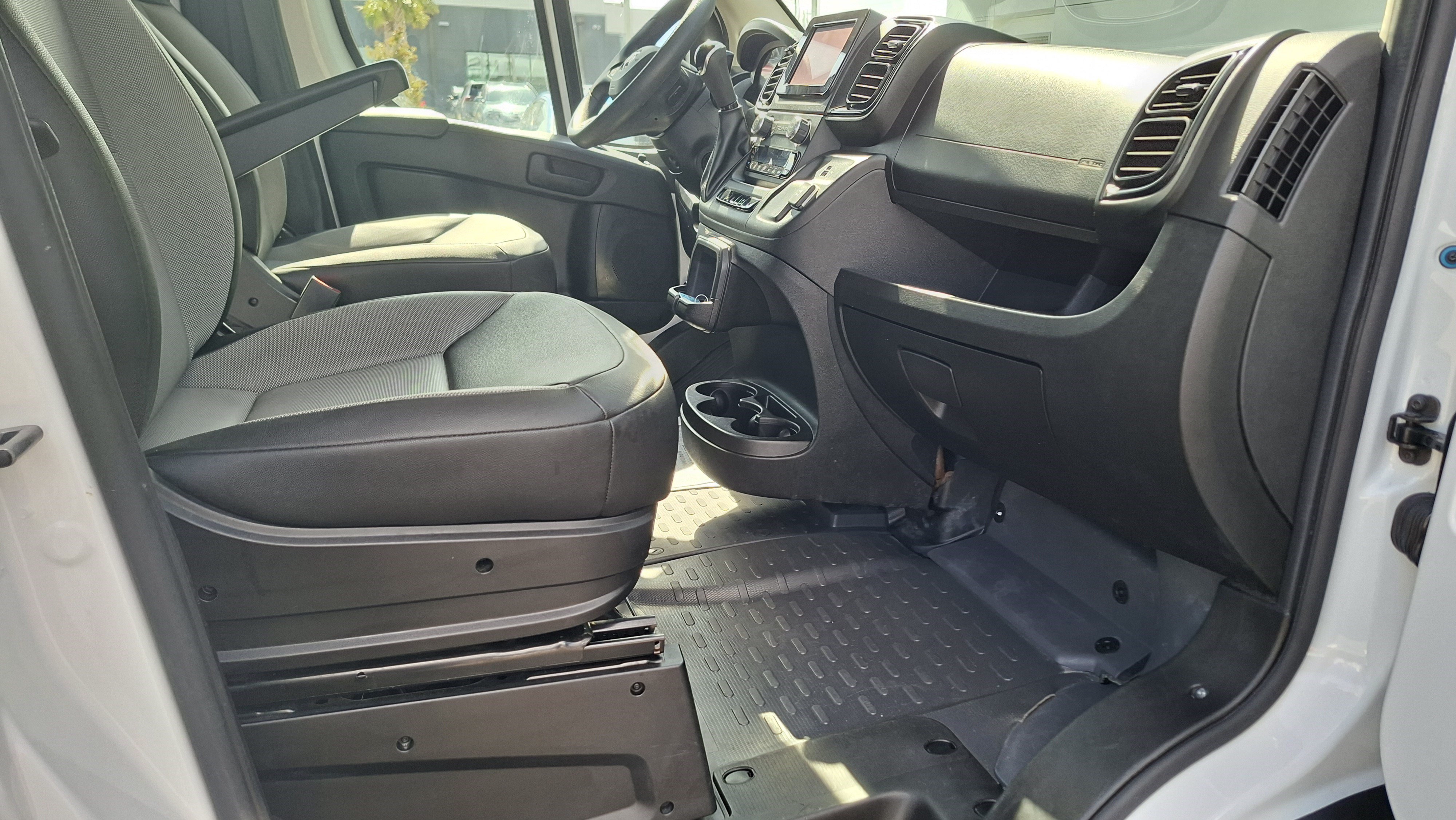 Used 2025 RAM ProMaster 2500 w/ Convenience Group FWD image 22