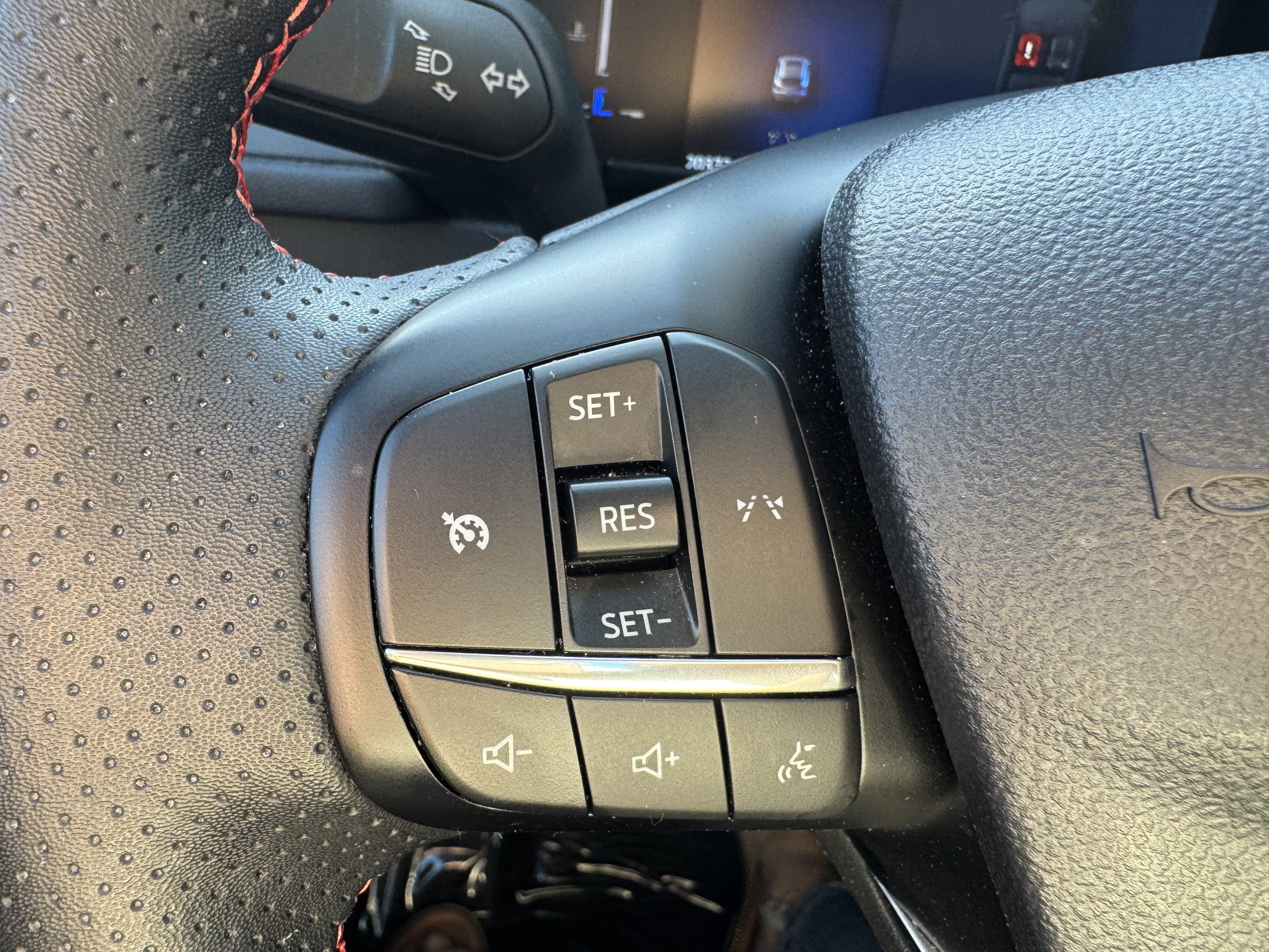 Used 2025 Ford Escape ST-Line AWD/4WD image 14