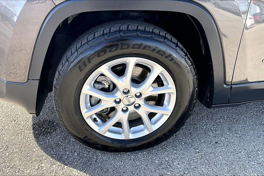 Used 2016 Jeep Cherokee Latitude image 12