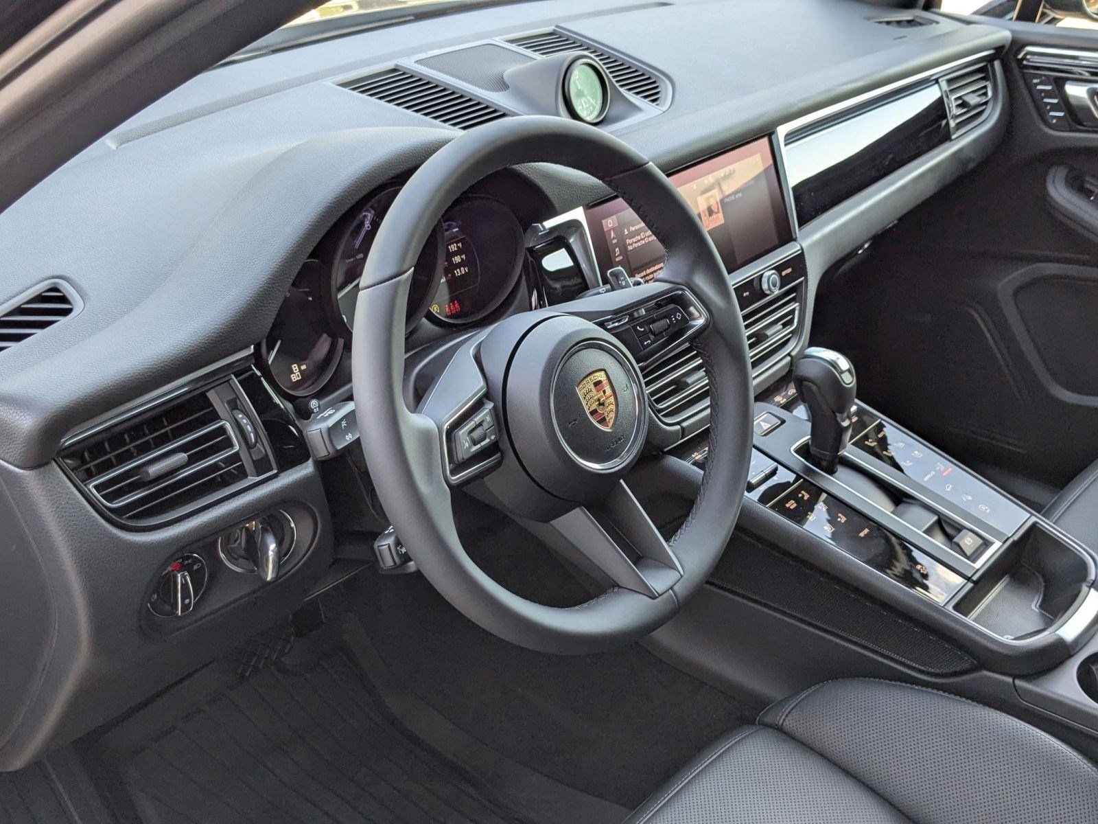 Certified 2026 Porsche Macan AWD/4WD image 4