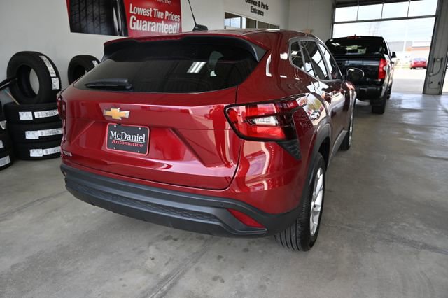 Used 2025 Chevrolet Trax LS w/ LS Convenience Package image 6