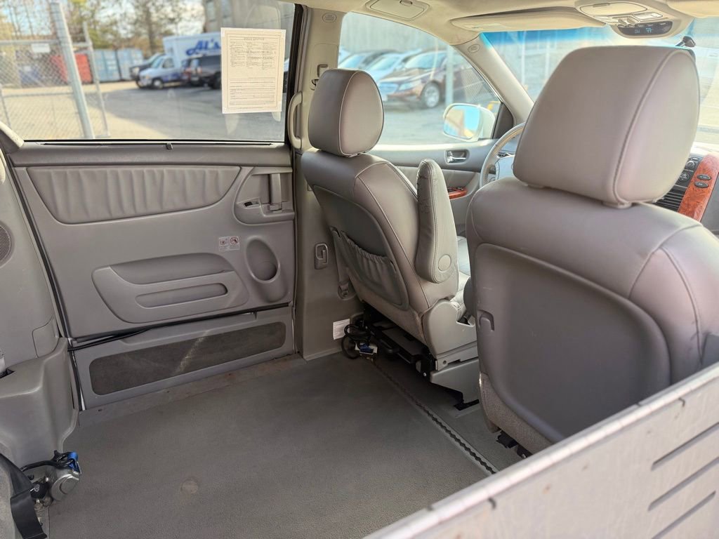 Used 2009 Toyota Sienna XLE image 18
