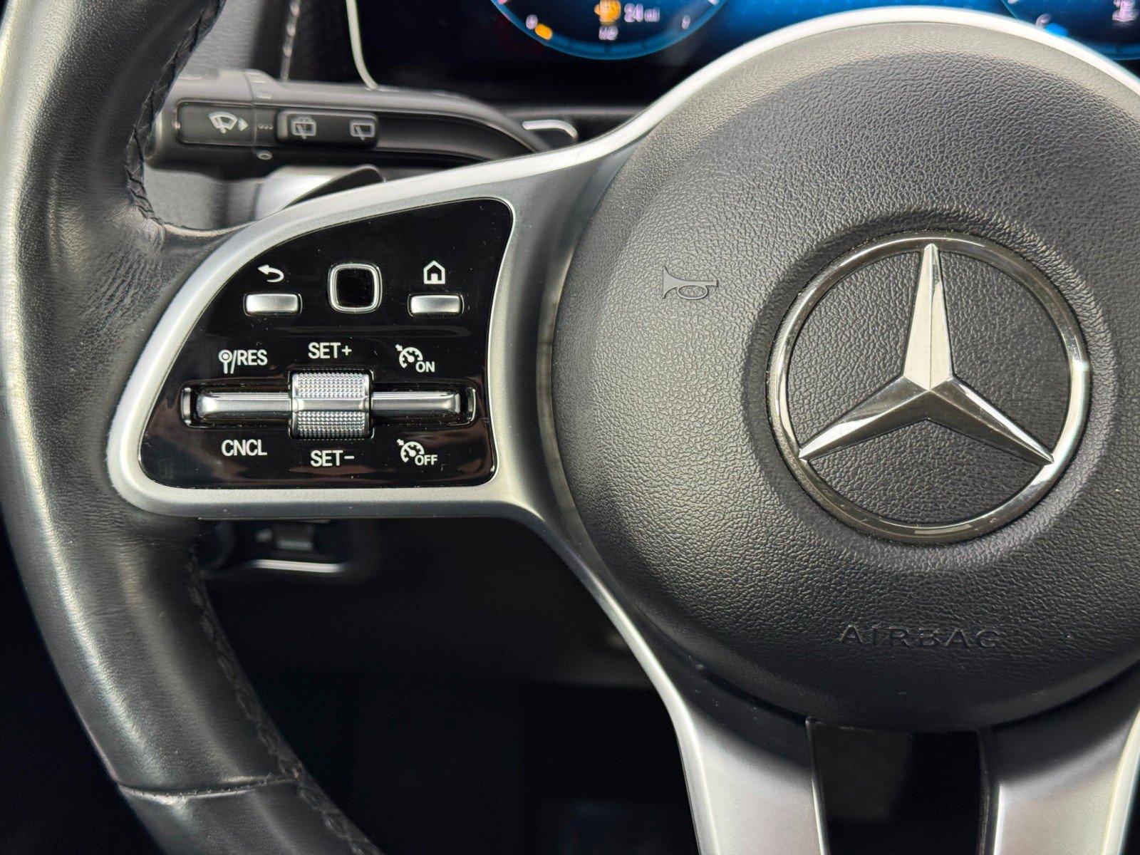 Used 2020 Mercedes-Benz GLB 250 4MATIC w/ Premium Package image 21