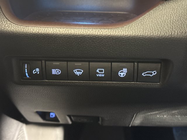 Used 2022 Toyota RAV4 Limited AWD/4WD image 33