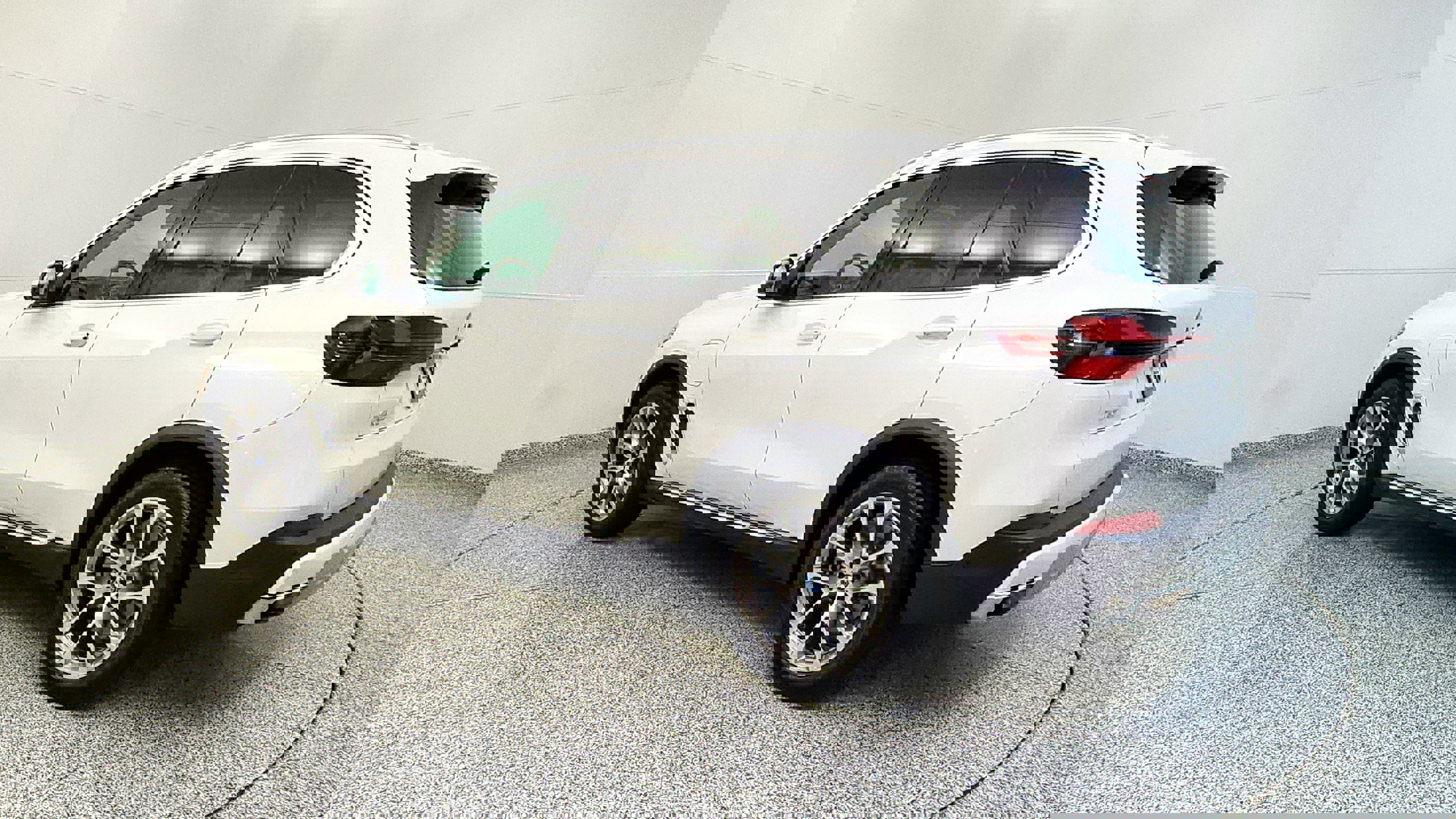 Used 2024 BMW X5 xDrive50e image 5