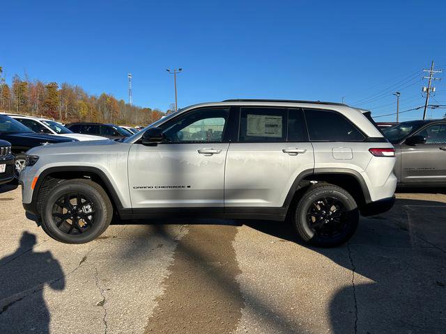 New 2025 Jeep Grand Cherokee Altitude image 6