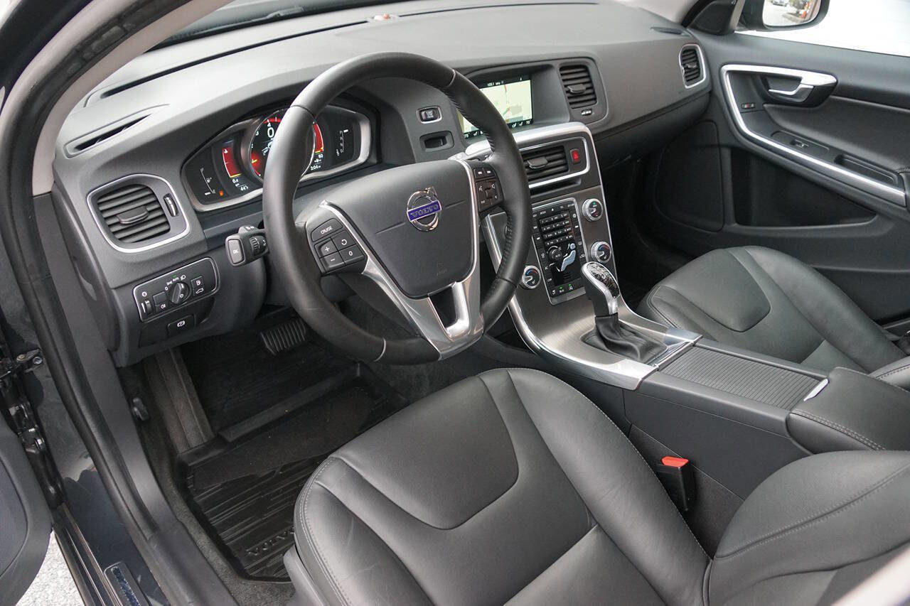 Used 2016 Volvo V60 T5 Premier w/ Convenience Package image 20
