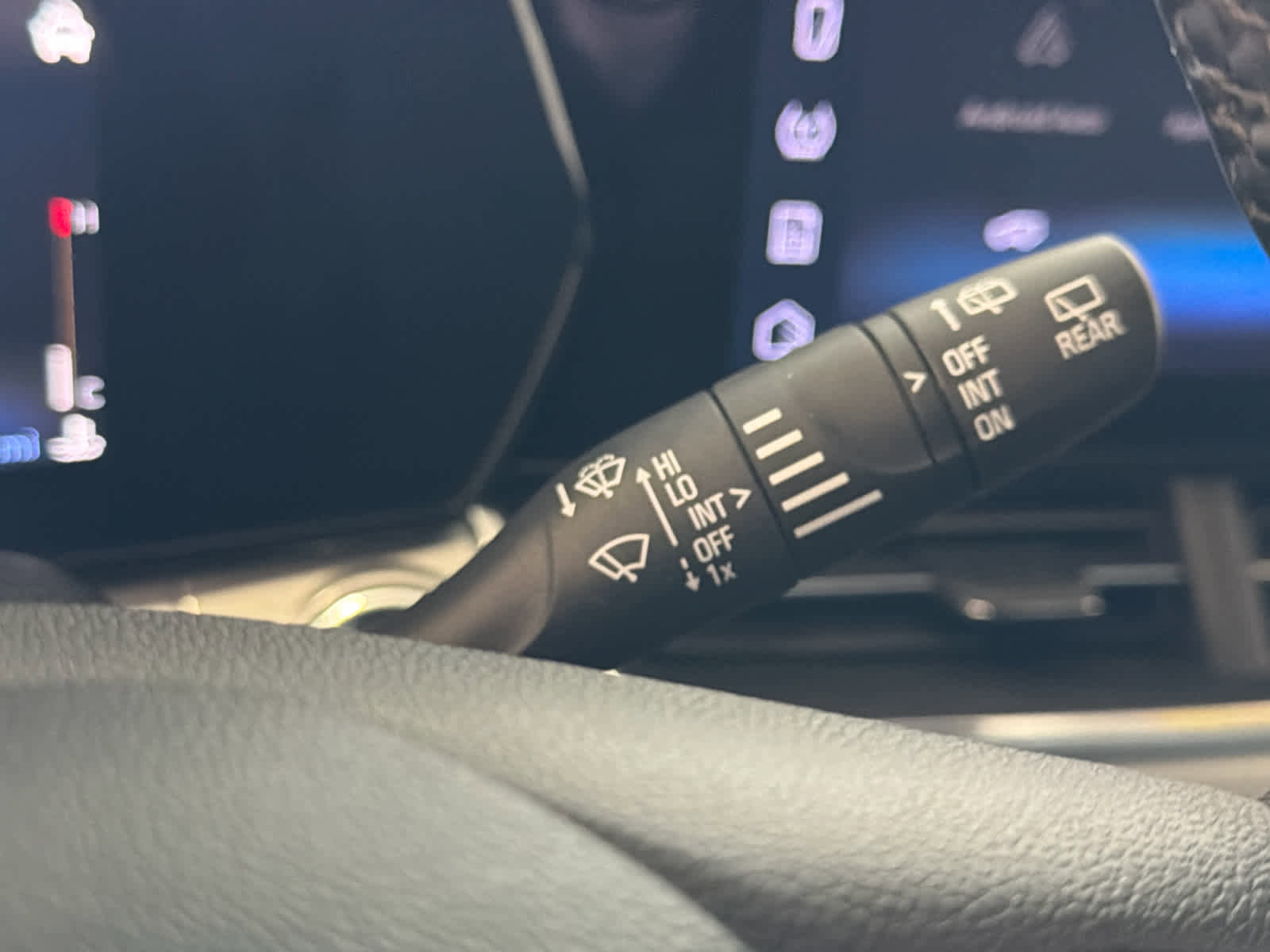 Used 2025 Chevrolet Trax LT w/ LT Convenience Package image 37