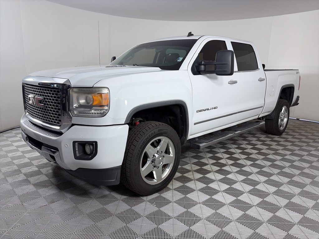 Used 2015 GMC Sierra 2500 Denali w/ Duramax Plus Package AWD/4WD image 3