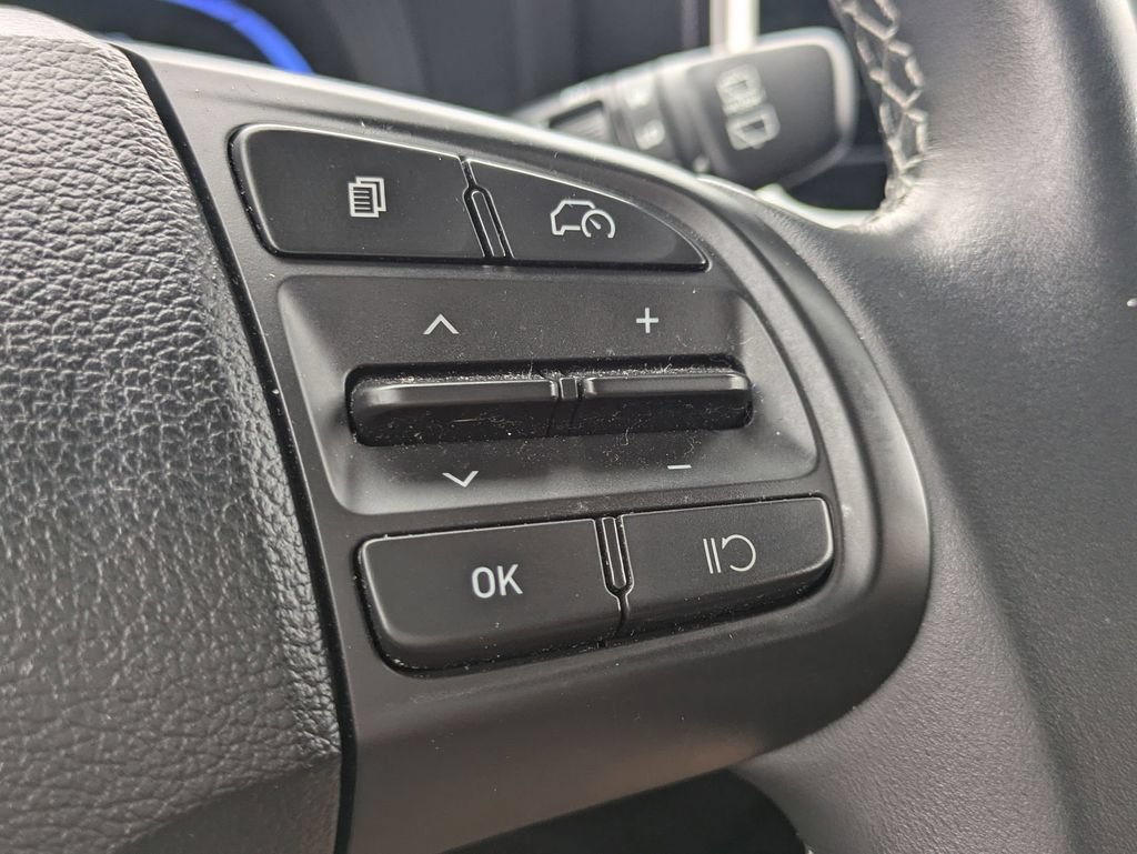 Used 2025 Hyundai Venue SEL FWD image 25