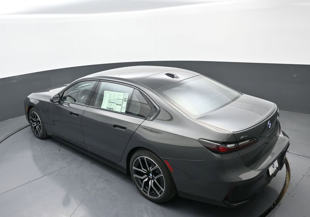 New 2026 BMW 750e xDrive image 35
