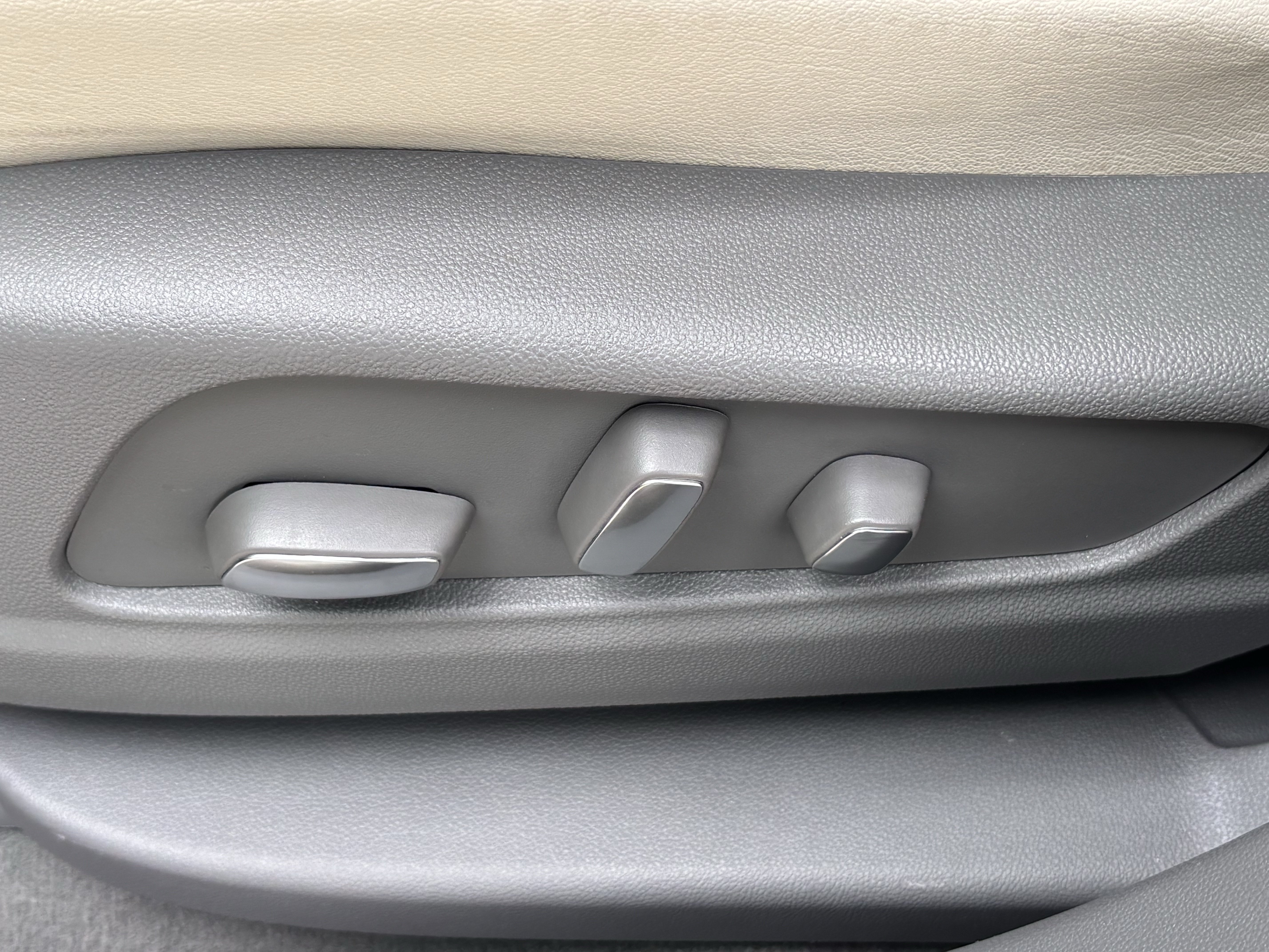 Certified 2024 Cadillac XT5 Premium Luxury FWD image 16