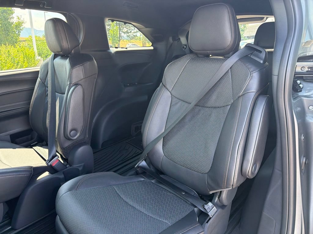 Used 2026 Toyota Sienna Limited FWD image 21