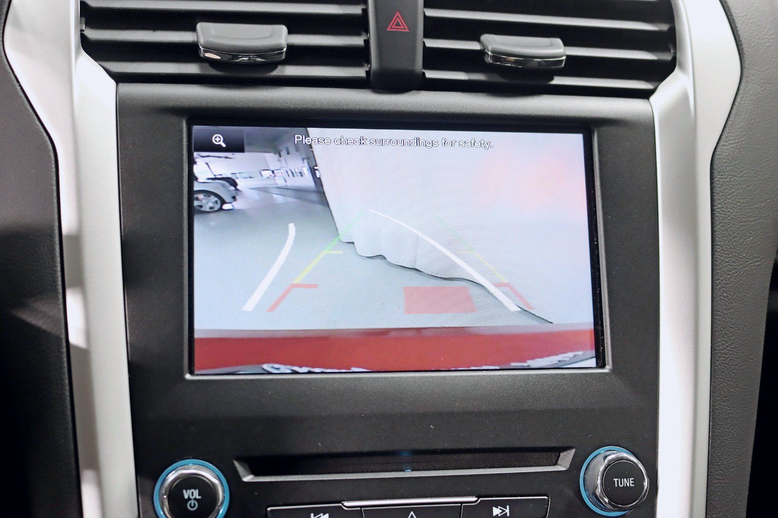 Used 2016 Ford Fusion SE FWD image 18