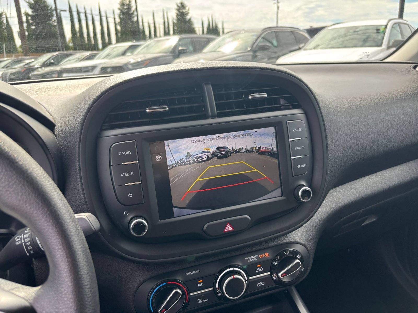 Used 2025 Kia Soul LX w/ LX Technology Package FWD image 18