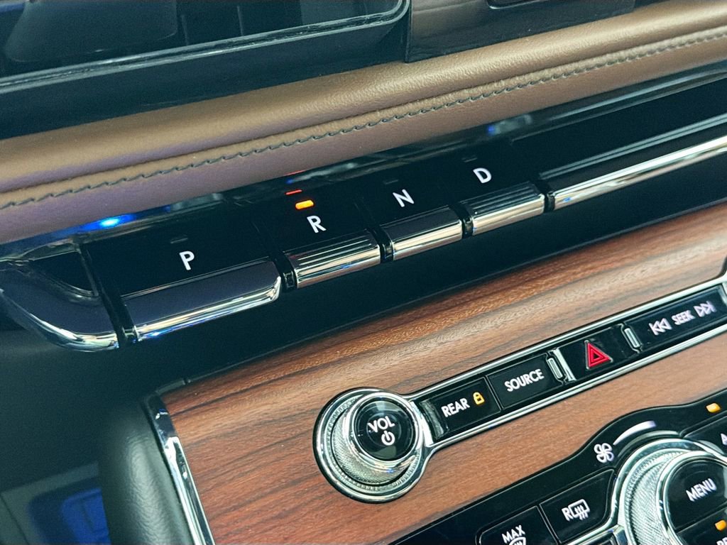 Used 2023 Lincoln Aviator Reserve w/ Equipment Group 201A RWD image 17