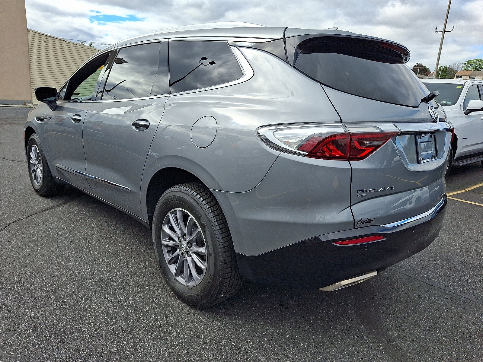 Used 2023 Buick Enclave Essence AWD/4WD image 3