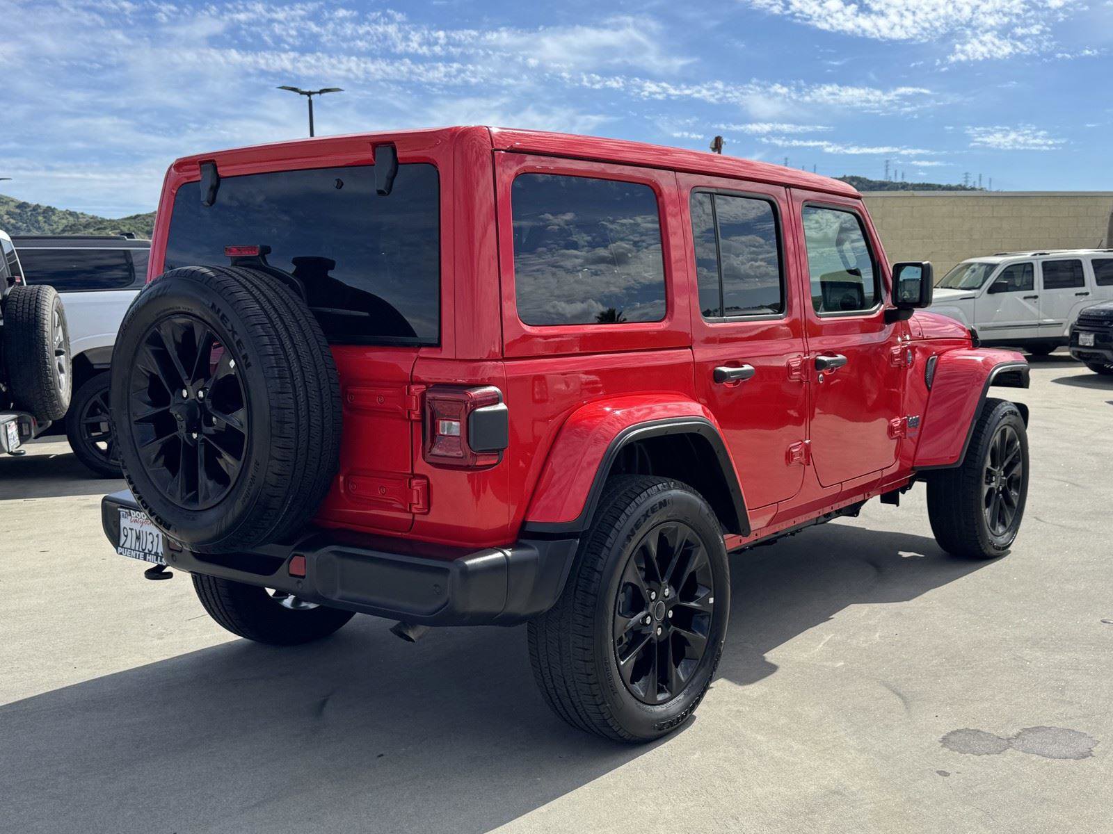 Certified 2025 Jeep Wrangler Sahara w/ Safety Group AWD/4WD image 7
