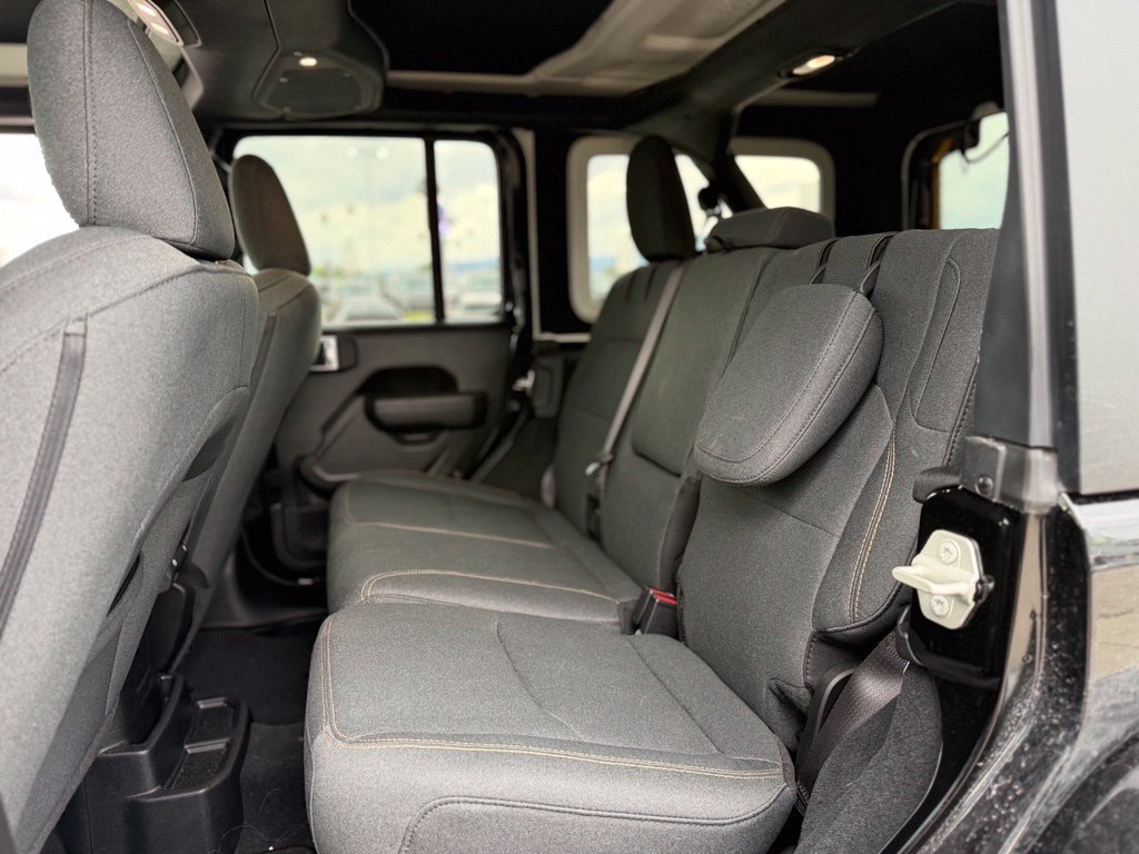 Used 2024 Jeep Wrangler Unlimited AWD/4WD image 4