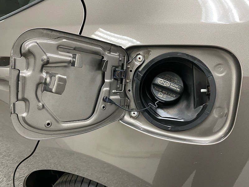 Used 2017 Toyota Corolla SE w/ Carpet Mat Package (TMS) image 28