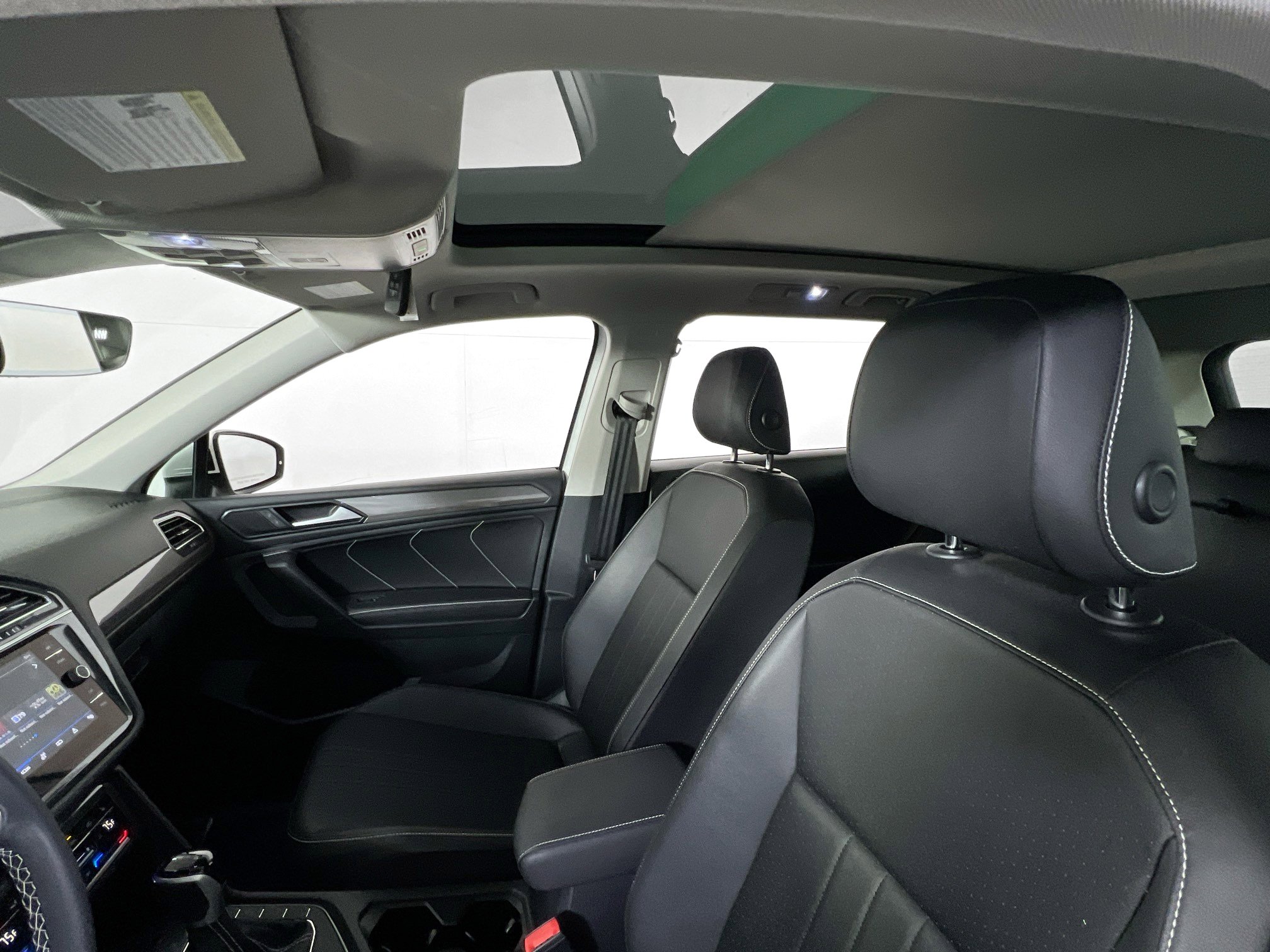 Used 2023 Volkswagen Tiguan SE image 21