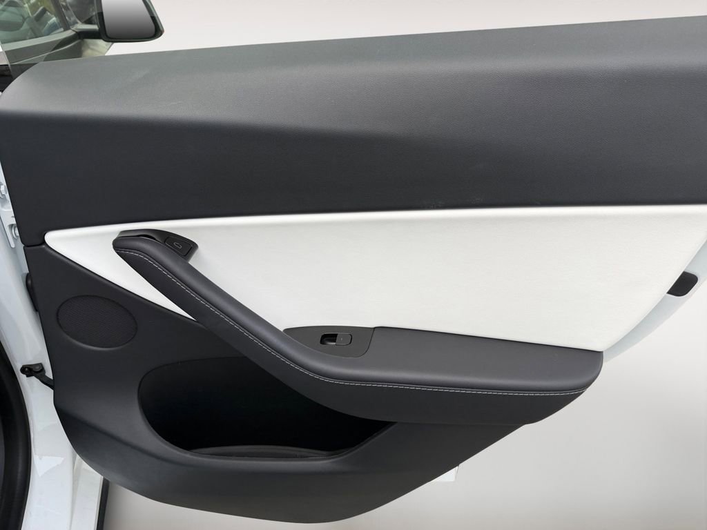 Used 2020 Tesla Model Y Long Range image 30