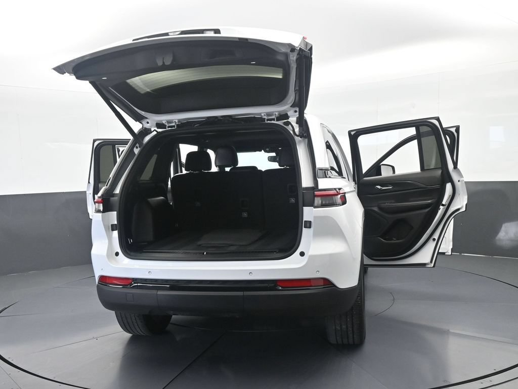 Used 2024 Jeep Grand Cherokee Altitude RWD image 72