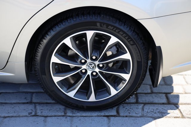 Used 2016 Toyota Avalon Limited image 42