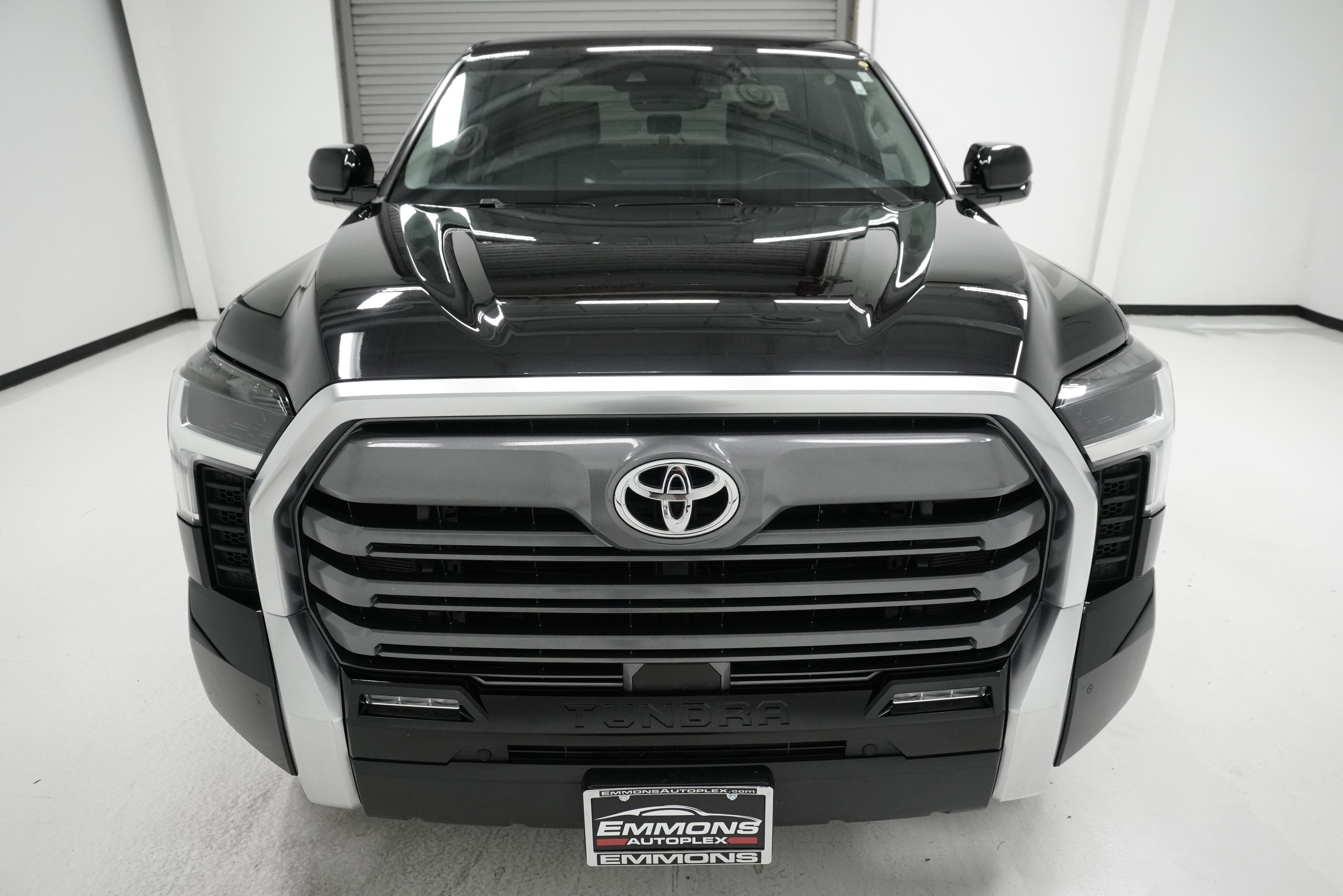 Used 2024 Toyota Tundra Limited image 2