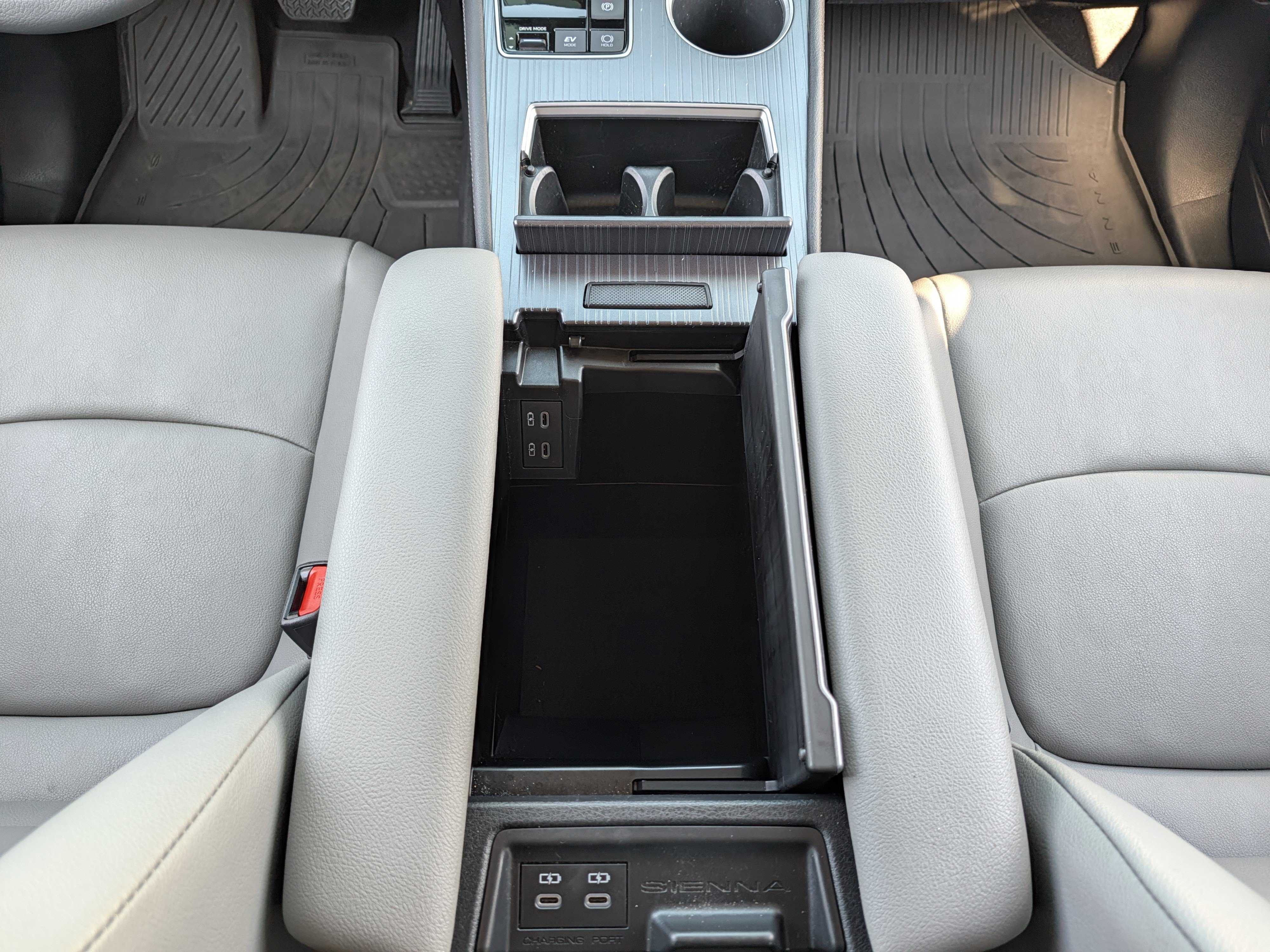 Certified 2025 Toyota Sienna XLE w/ XLE Plus Package AWD/4WD image 32