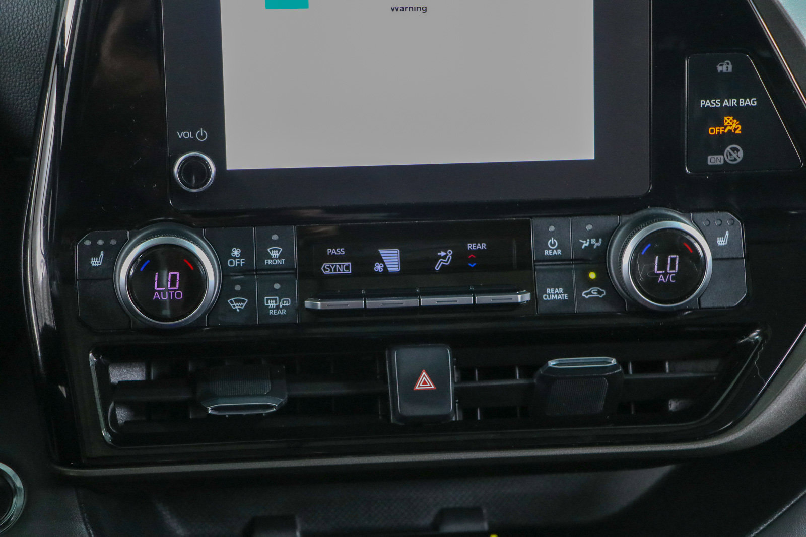 Used 2023 Toyota Highlander XLE AWD/4WD image 21