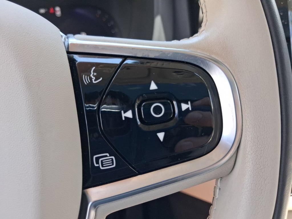 Certified 2024 Volvo XC60 B5 Core w/ Protection Package Premier AWD/4WD image 29