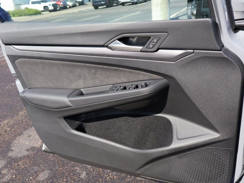 Used 2025 Volkswagen GTI SE image 40