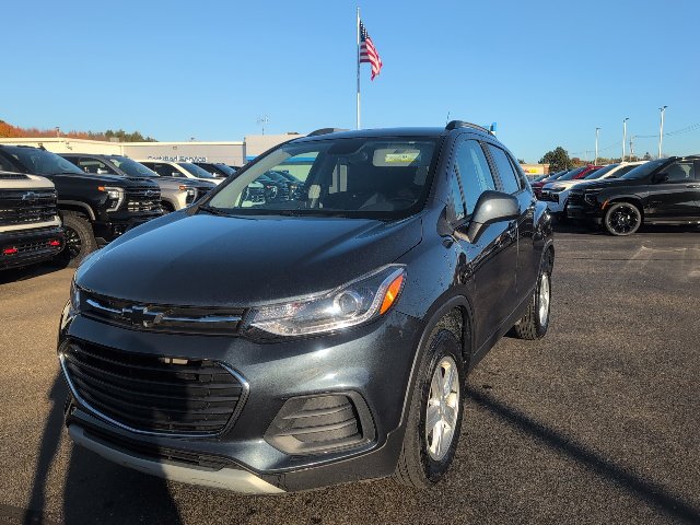 Used 2021 Chevrolet Trax LT w/ LT Convenience Package AWD/4WD image 2