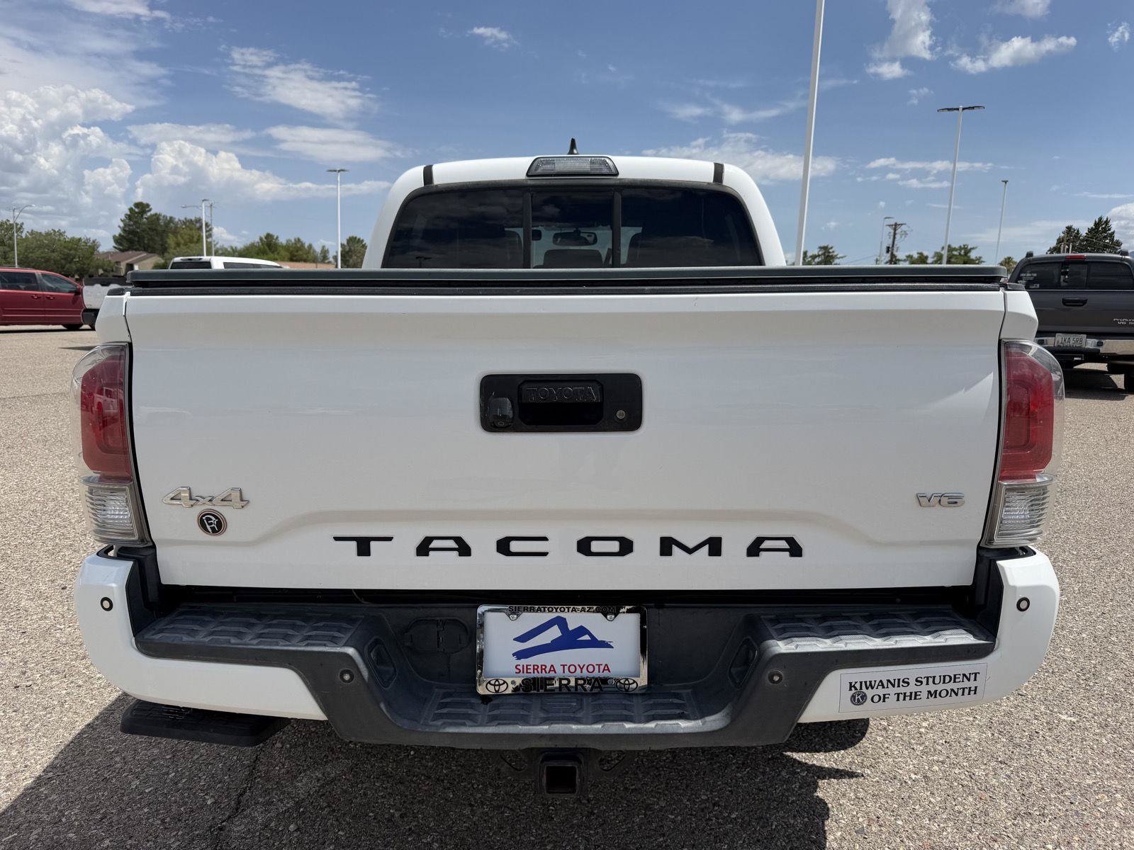 Used 2016 Toyota Tacoma Limited w/ Towing Package AWD/4WD image 4