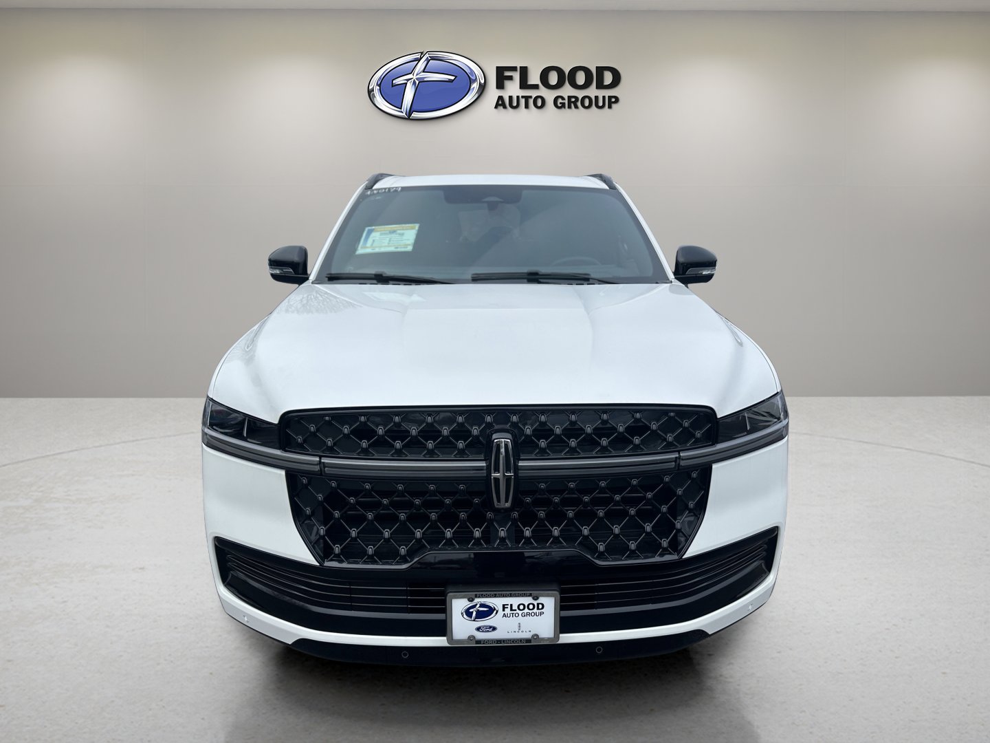 New 2026 Lincoln Navigator Reserve w/ Jet Appearance Package image 2