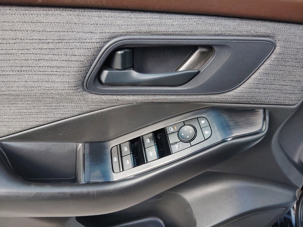 Used 2023 Nissan Rogue S image 13